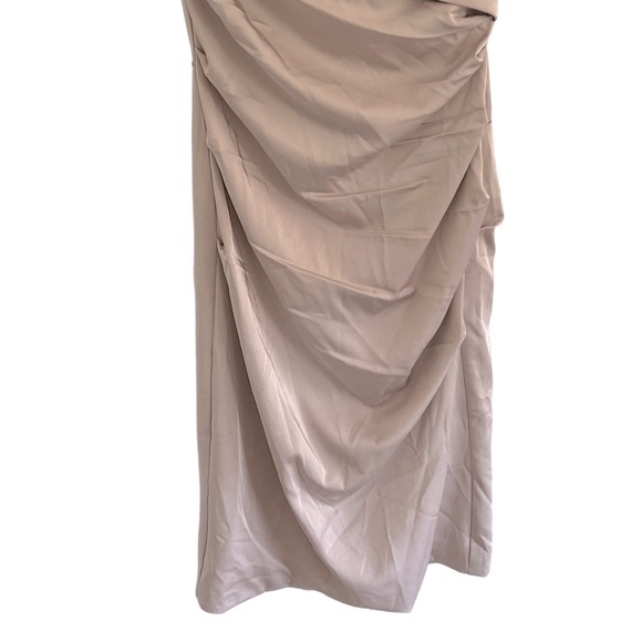 La Femme Off-the-Shoulder Ruched Column  midi dress size 6 - Picture 4 of 8